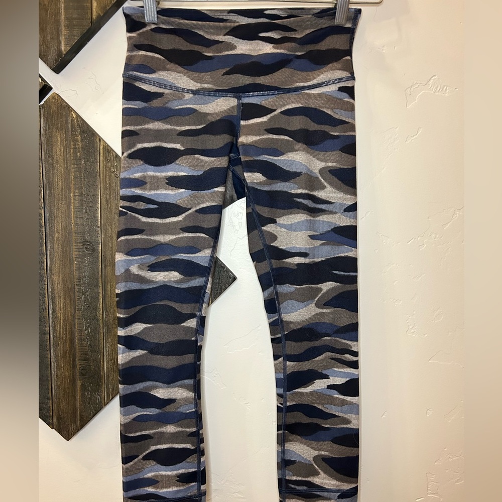Lululemon Camo Capris size 4